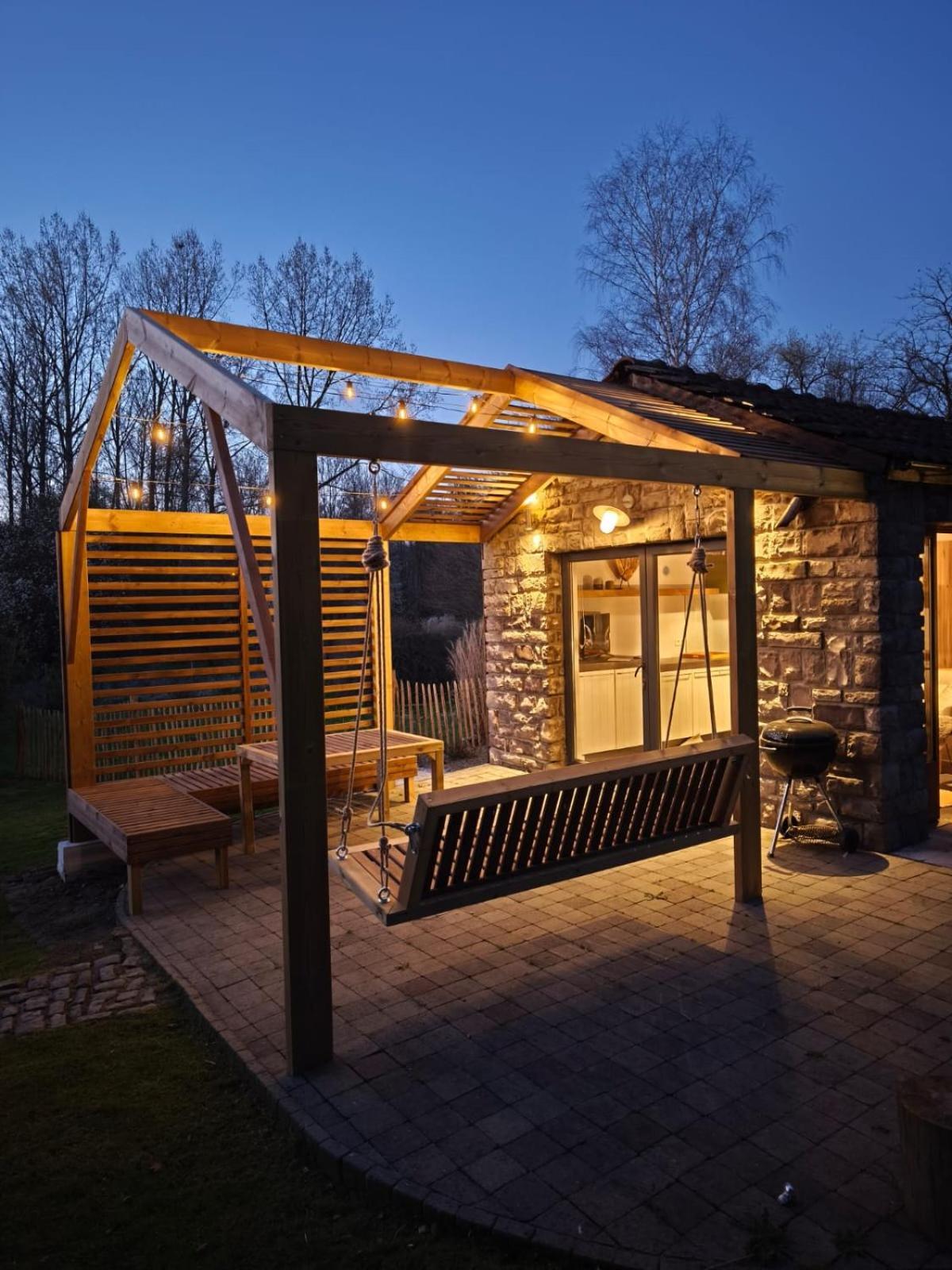 Out & Lodge Les Spirous Les Geronsarts Exterior photo